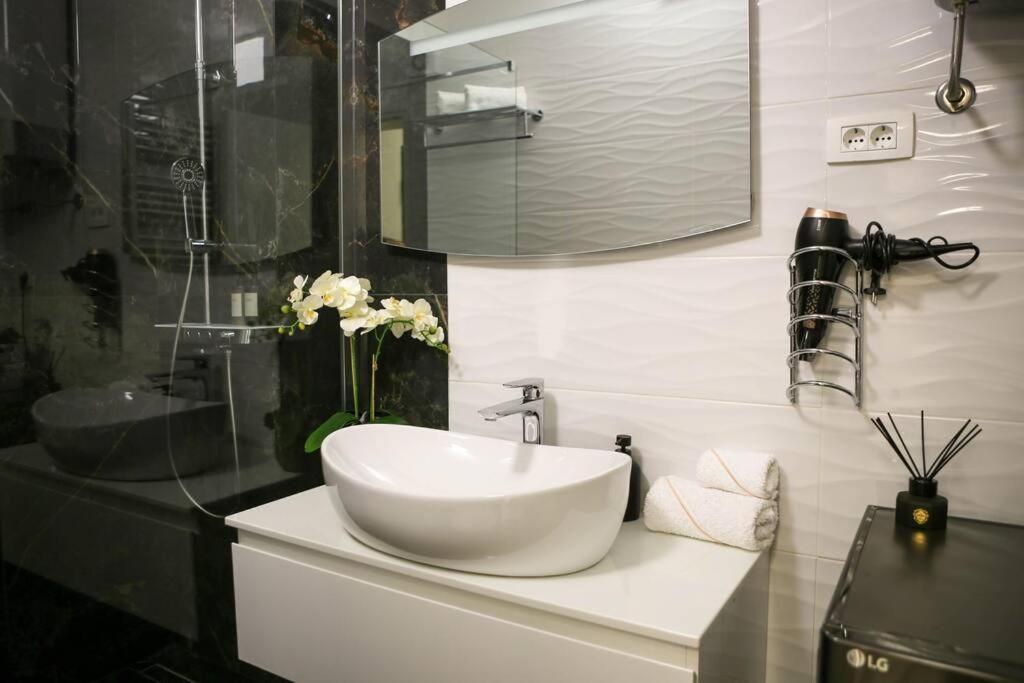New & Luxury Apartment Tony Split Exterior foto